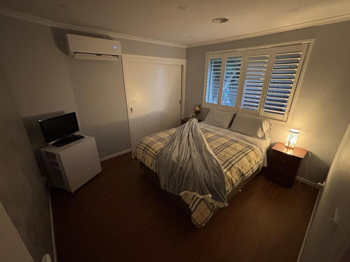 Guest Ensuite Room With Private Entrance — Photos 2
