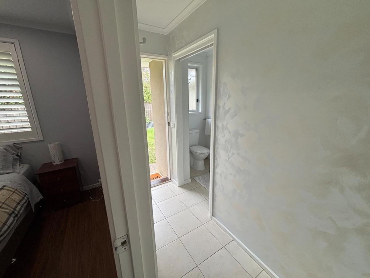 Guest Ensuite Room With Private Entrance — Photos 1